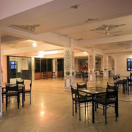 Hotel Devi Palace Удайпур Экстерьер фото
