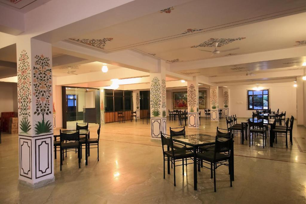 Hotel Devi Palace Удайпур Экстерьер фото